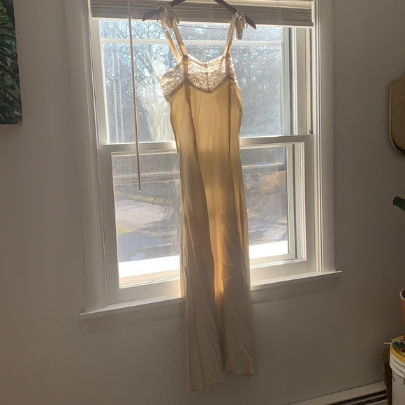 Dresses & Skirts - Vintage silk lace dress